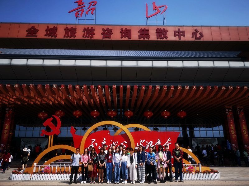 1557798304985901.jpg betway必威学生党员骨干赴韶山学习.jpg